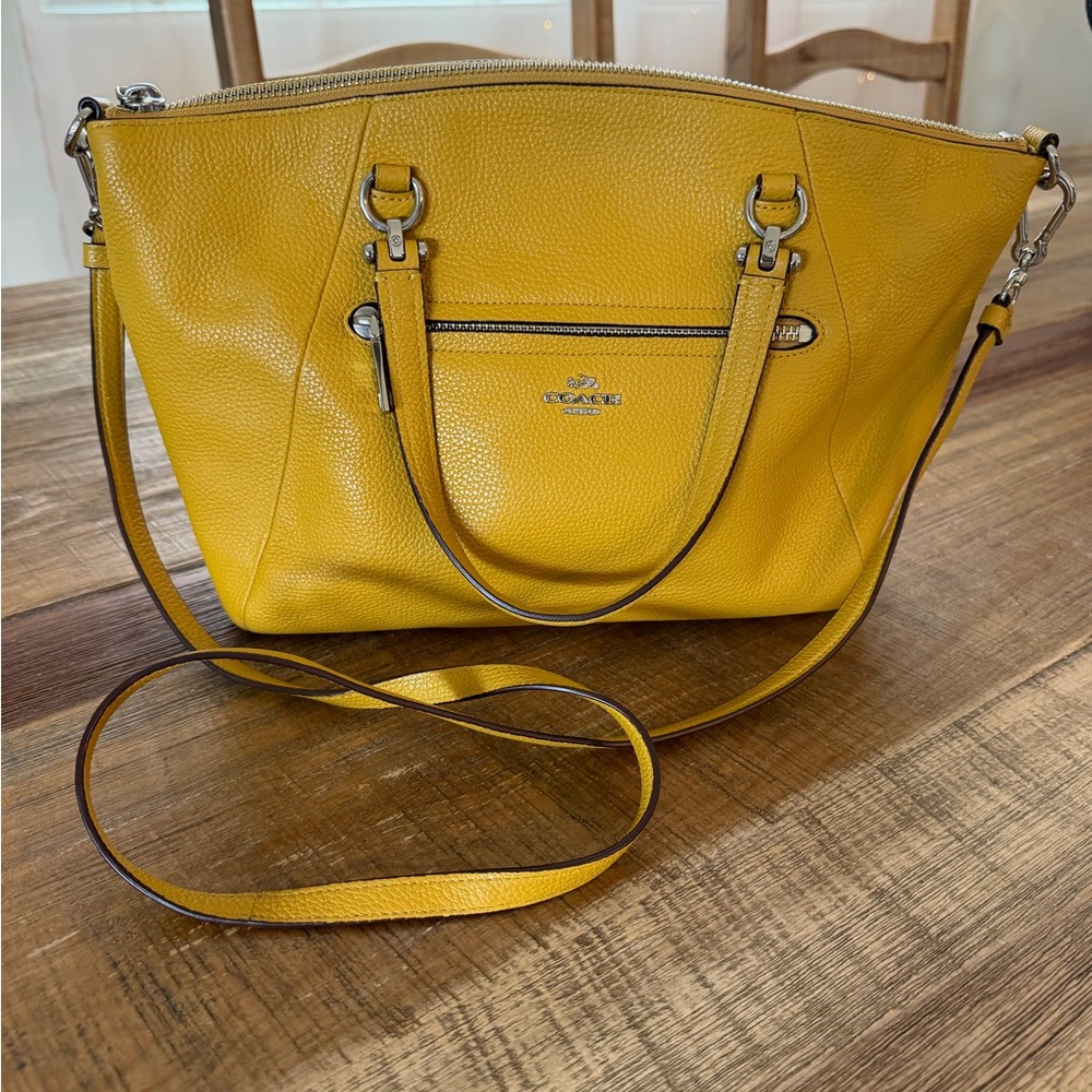 Authentic Coach l Pebble Leather Prairie Satchel
Handbag in Yellow